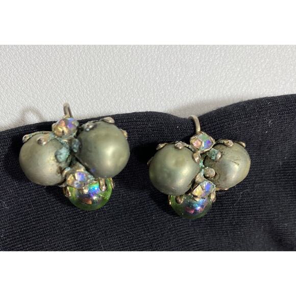 Vintage Iridescent green lucite Glass bead Clip Earrings Rhinestone - Picture 3 of 7